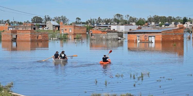 El Gobierno creó el subsidio para asistir a damnificados por el temporal en Bahía Blanca: quiénes podrán acceder