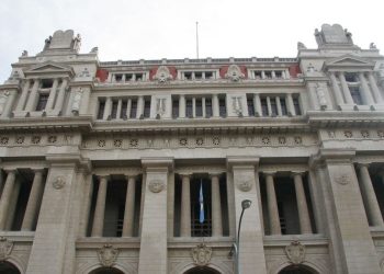 El Gobierno vuelve a la carga con la Corte Suprema y apura una negociación todavía sin contraparte mientras una crisis total acecha al fuero comercial