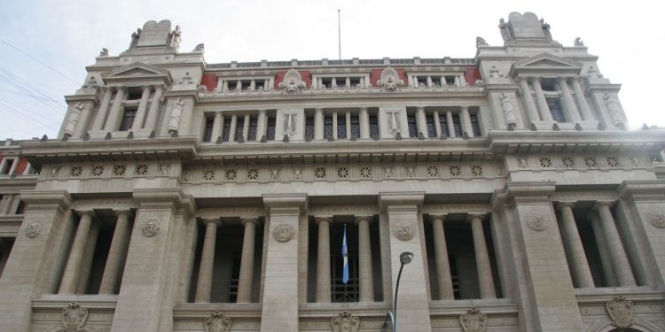 El Gobierno vuelve a la carga con la Corte Suprema y apura una negociación todavía sin contraparte mientras una crisis total acecha al fuero comercial