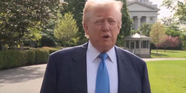 El mensaje de Donald Trump antes de partir al funeral del papa Francisco