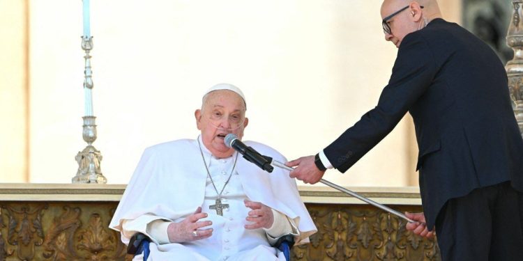 El papa Francisco reapareció en el Domingo de Ramos y pidió rezar por los más necesitados