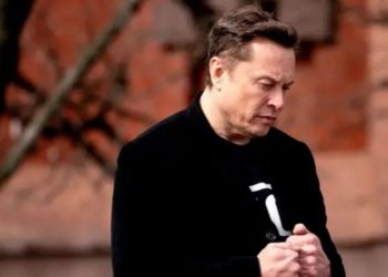 Elon Musk profundizó la tensión dentro de la Casa Blanca y tildó de “imbécil” a un asesor de Donald Trump