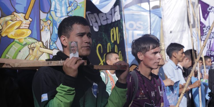 En el nombre de Francisco: la despedida de un pueblo al Papa plebeyo