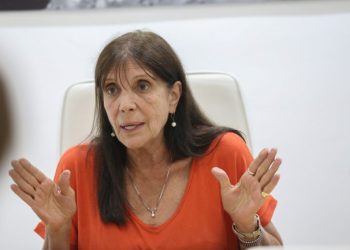 En plena disputa con Cristina y La Cámpora, Kicillof busca el último intento de suspender las PASO por ley y evitar hacerlo por decreto
