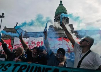 Es tiempo de resistir y luchar