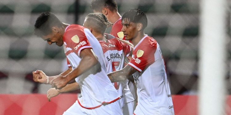 Estudiantes puso primera en la Libertadores con un cómodo triunfo