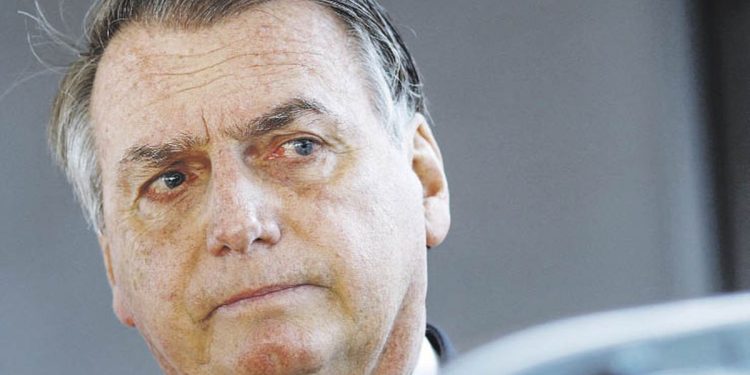 Jair Bolsonaro fue internado de urgencia en Brasil