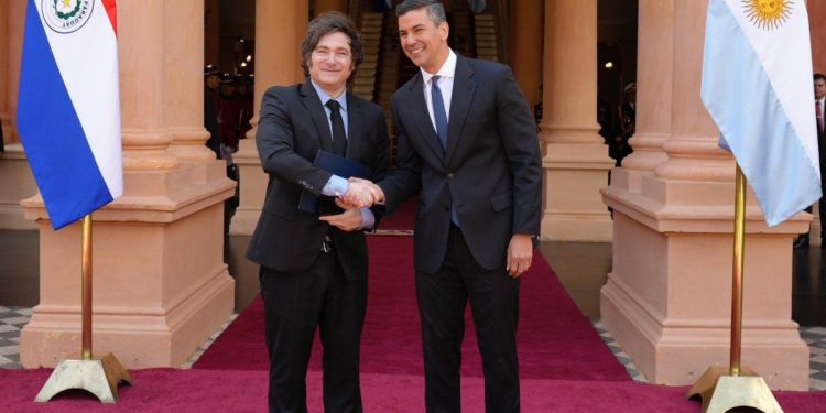 Javier Milei en Paraguay: “El presidente Peña y yo sabemos que el camino hacia la prosperidad es el de la desregulación y el superávit”