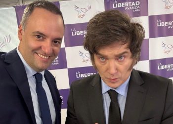 Javier Milei se suma a la campaña de Manuel Adorni con una caminata en la Ciudad