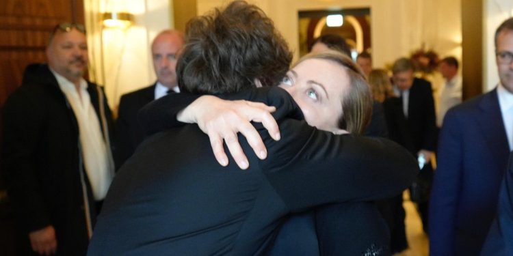 Javier Milei y Georgia Meloni comparten un almuerzo tras el funeral del papa Francisco