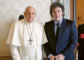 Javier Milei y su comitiva viajan a Roma para despedir al papa Francisco
