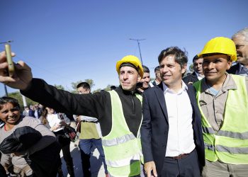 Kicillof inauguró una bajada de la Autopista Bs As – La Plata que llevará el nombre «Papa Francisco»