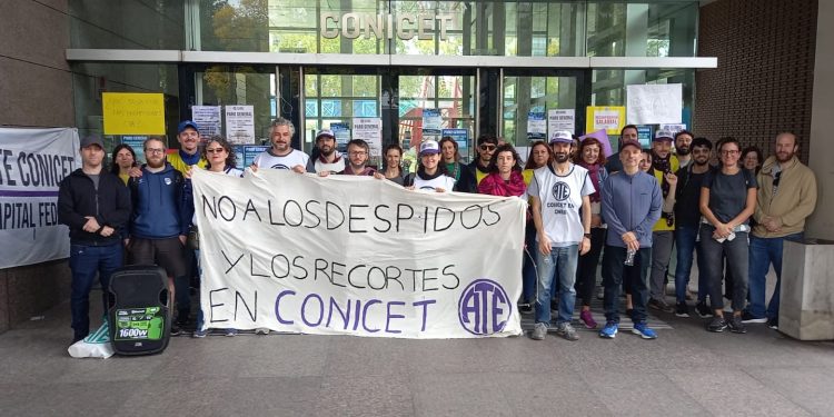 La comunidad científica también se movilizó: denuncian que ya se perdieron 1300 puestos de trabajo en el Conicet