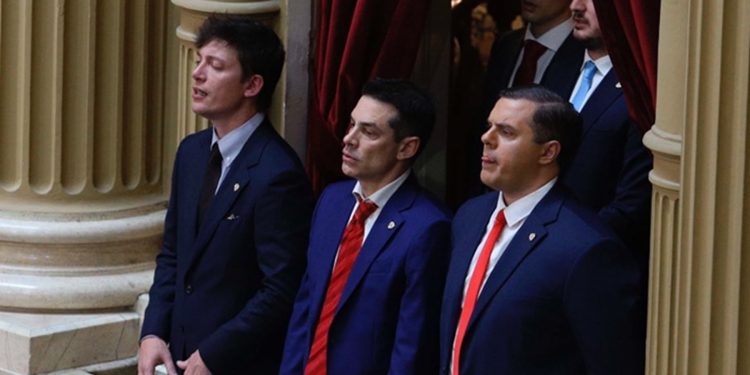 La guerra interna entre «los karinos» y Santiago Caputo se expande en varios territorios