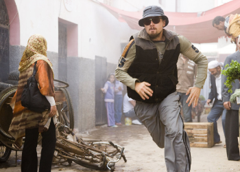 La protagoniza Di Caprio, pero tiene tantas estrellas que parece el cielo: cuál es el thriller que transforma a todos en estatuas durante dos horas