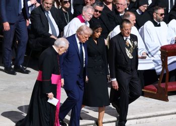 Líderes y personalidades mundiales asisten al funeral del papa Francisco en la Plaza de San Pedro
