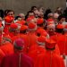 Los cardenales que elegirán al nuevo Papa rindieron homenaje a Francisco en la basílica de Santa María la Mayor