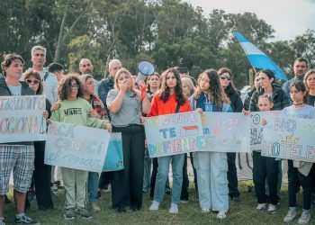 Masivo abrazo a los hoteles de Chapadmalal «en defensa del turismo social»