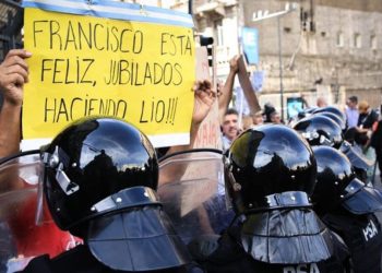 Nuevo miércoles de tensión con los jubilados que reclaman en el Congreso
