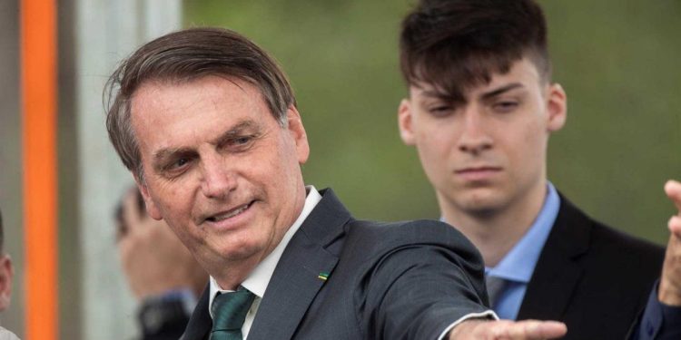 Operaron a Jair Bolsonaro en Brasil por una obstrucción intestinal