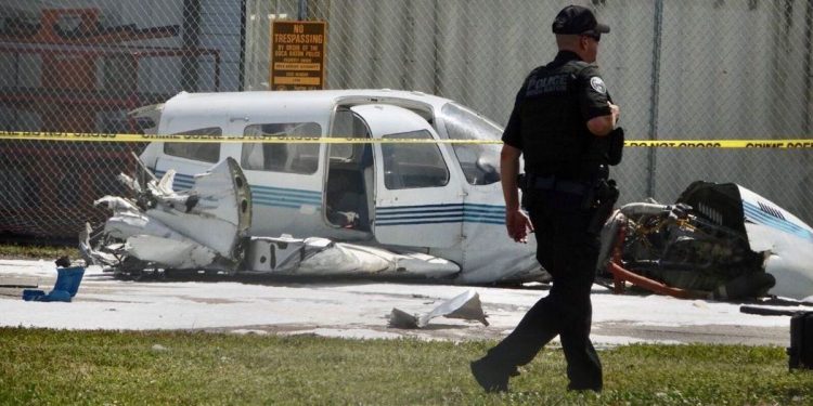 Otro trágico accidente aéreo en EEUU: una avioneta se estrelló en Florida y murieron los tres pasajeros
