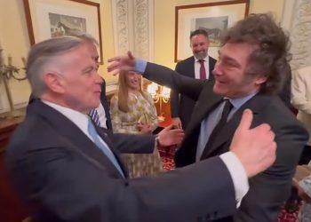 Pese al duelo por el papa Francisco, Milei participará de una condecoración a Jesús Huerta de Soto