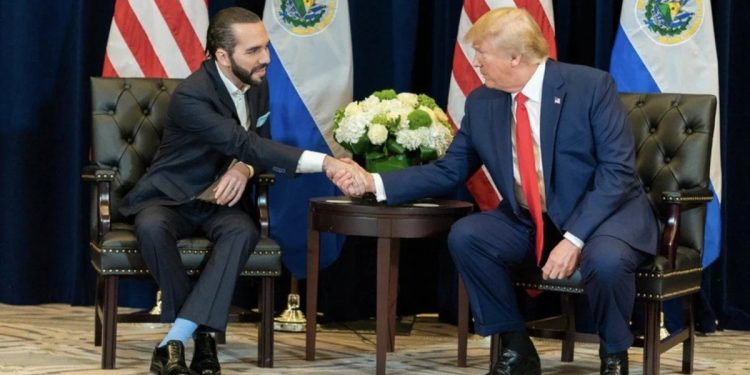 Reves para Donald Trump: la Corte Suprema prohíbe temporalmente deportar venezolanos a El Salvador