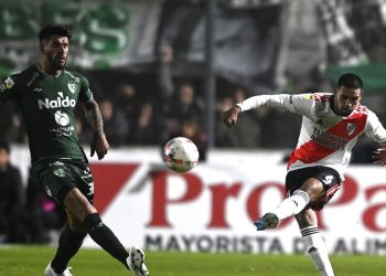River visita a Sarmiento de Junín este sábado: horario, TV y formaciones