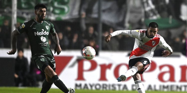 River visita a Sarmiento de Junín este sábado: horario, TV y formaciones
