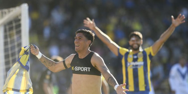 Sobre el final, Rosario Central le dio vuelta el partido a Vélez y es uno de los líderes