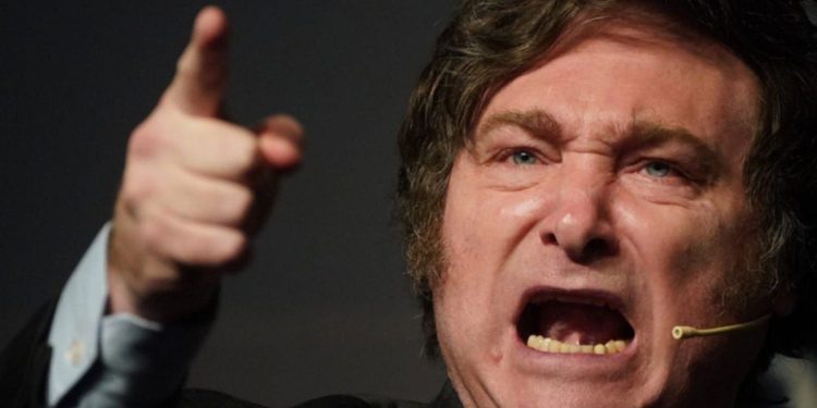 “Vayan a buscarla al ángulo, mandriles inmundos”: Javier Milei criticó a los economistas y periodistas tras la salida del cepo