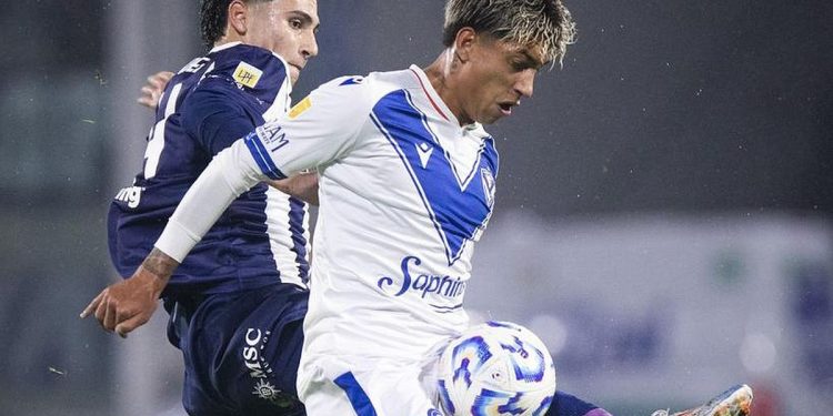 Vélez ganó en Córdoba y todavía sueña con clasificar