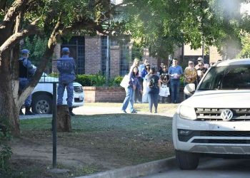 Zdero envía a la policía a entregar boletas radicales con las camionetas y el combustible del estado
