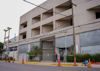 Barranqueras: Trabajadores de la comuna delegaron tareas frente al Edificio Municipal