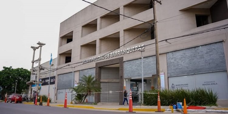 Barranqueras: Trabajadores de la comuna delegaron tareas frente al Edificio Municipal