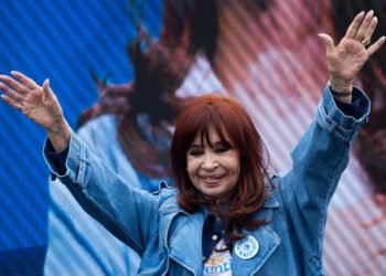 CFK: “Los argentinos debemos discutir con los extranjeros de igual a igual, no regalando, subordinándonos o vendiendo la Patria”