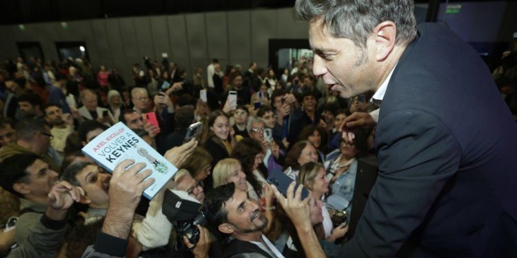 Axel Kicillof presentó su nuevo libro y aseguró que “Keynes hoy tiene algo para gritarle a Milei”