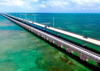 Cuál es la autopista flotante de 180 km que atraviesa el océano abierto