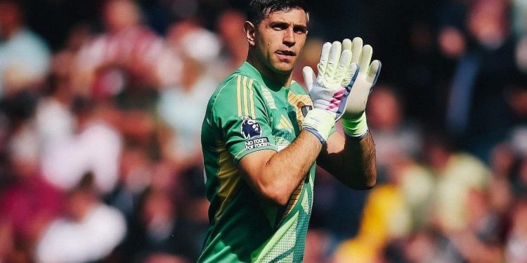 “Dibu” Martínez, en la mira de dos gigantes de Europa