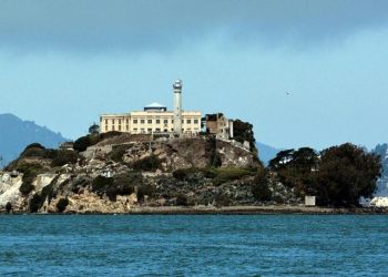 Donald Trump ordenó reabrir la cárcel de Alcatraz para los “delincuentes más violentos de EEUU”