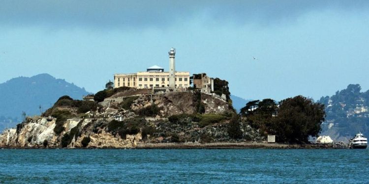 Donald Trump ordenó reabrir la cárcel de Alcatraz para los “delincuentes más violentos de EEUU”