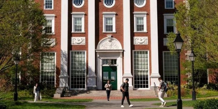 Donald Trump redobla la apuesta contra Harvard y amenaza con sacarle u$s3.000 millones de financiamiento