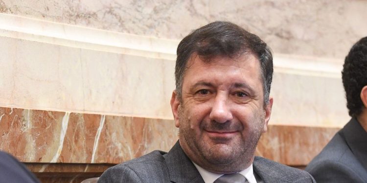 Edgardo Kueider aseguró no volver a la Argentina porque su destino “sería el penal de Ezeiza”