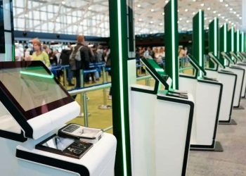 El Gobierno endurece la política migratoria: deportaciones, más requisitos para la ciudadanía y cobro de servicios de salud