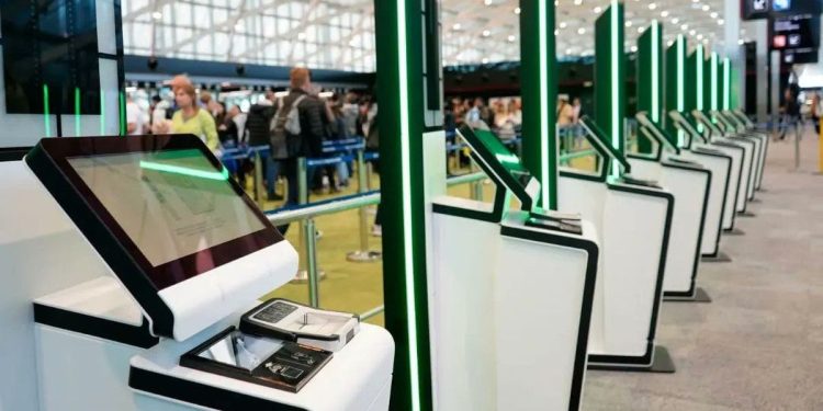 El Gobierno endurece la política migratoria: deportaciones, más requisitos para la ciudadanía y cobro de servicios de salud