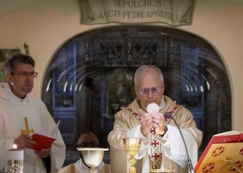 El papa León XIV dió un fuerte mensaje por la paz y realizó su primer Regina Coeli: “¡Nunca más a la guerra!”