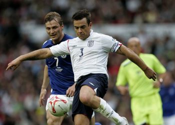 El reconocido cantante que cumplió el sueño de ser jugador de fútbol y hacer un gol al Manchester City