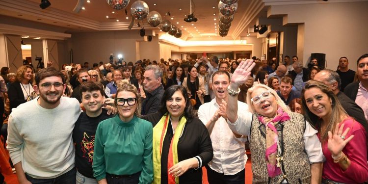 En el cierre de campaña, la Coalición Cívica prometió que va a “representar a los vecinos que el poder hace invisible”