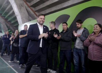 En un búnker en el que reinó una satisfacción moderada, Santoro remarcó: «De ninguna manera vamos a bajar las banderas»