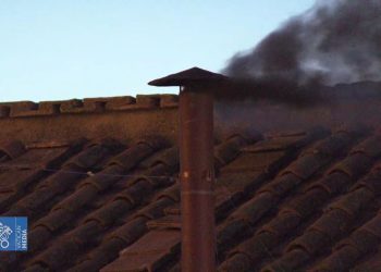 EN VIVO: Fumata negra: el mundo sigue esperando al nuevo Papa